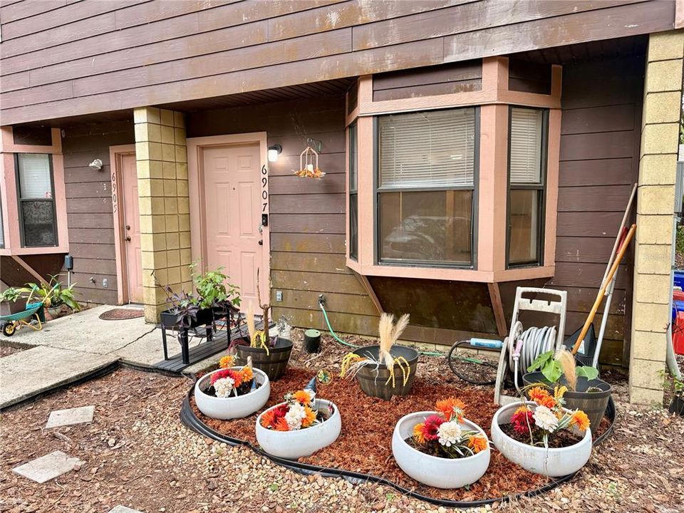 For Sale: $159,900 (2 beds, 2 baths, 992 Square Feet)