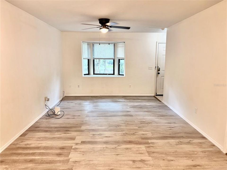 For Sale: $159,900 (2 beds, 2 baths, 992 Square Feet)
