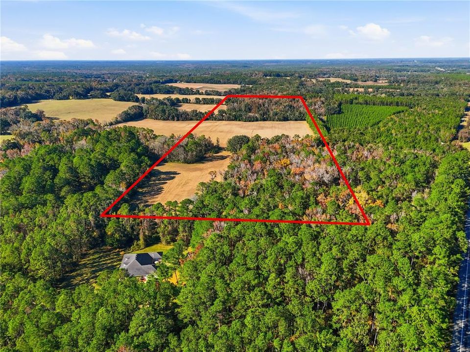 На продажу: $449,000 (39.91 acres)