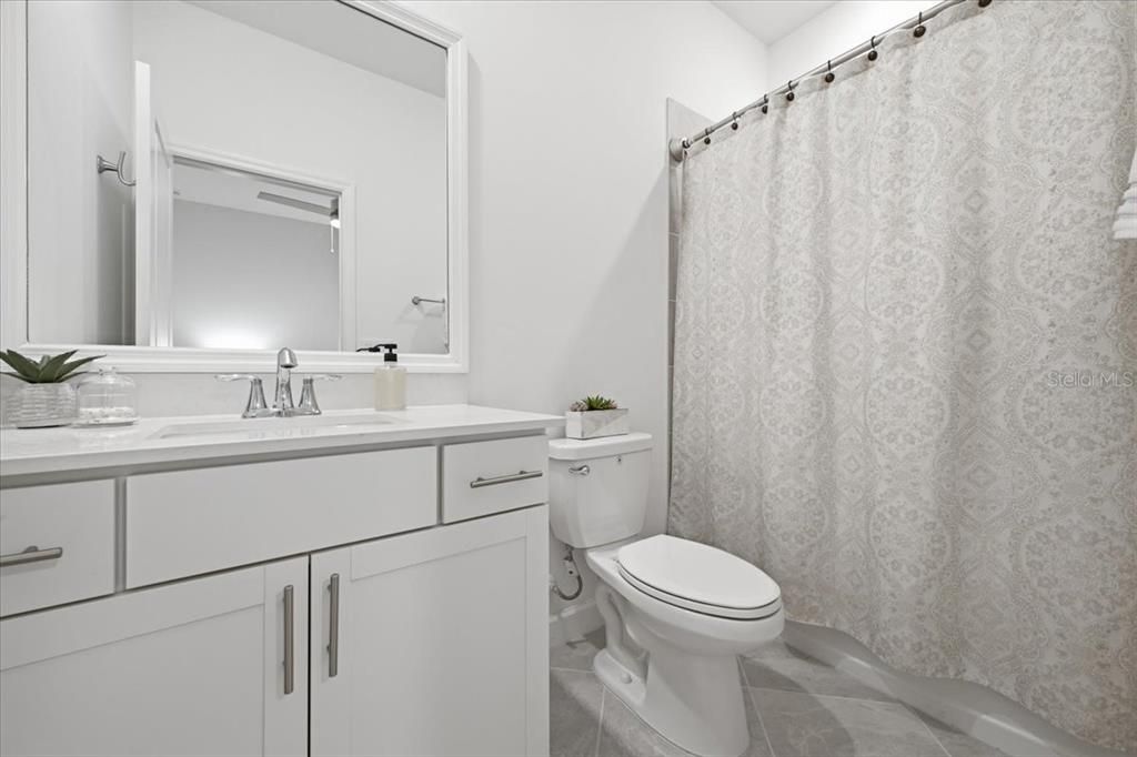 En Venta: $649,900 (4 camas, 3 baños, 2027 Pies cuadrados)