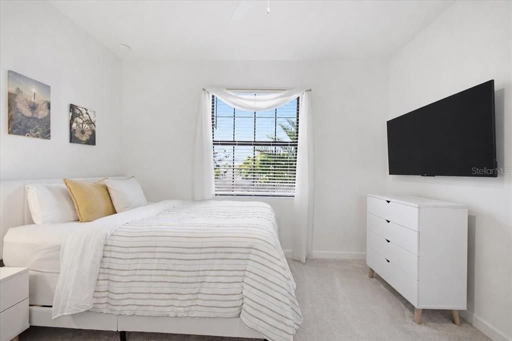 En Venta: $649,900 (4 camas, 3 baños, 2027 Pies cuadrados)