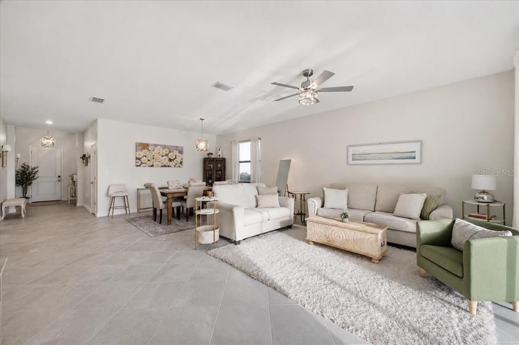 En Venta: $649,900 (4 camas, 3 baños, 2027 Pies cuadrados)