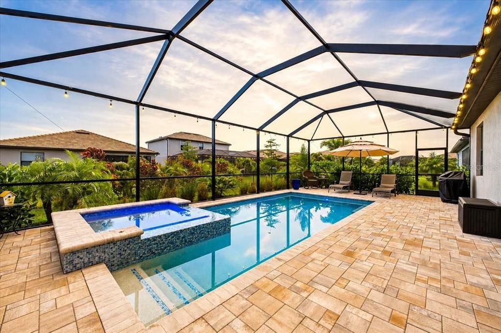 En Venta: $649,900 (4 camas, 3 baños, 2027 Pies cuadrados)