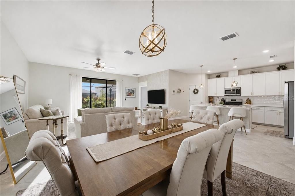 En Venta: $649,900 (4 camas, 3 baños, 2027 Pies cuadrados)