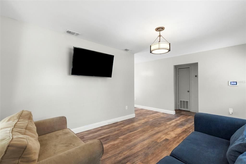 En Venta: $359,000 (2 camas, 1 baños, 899 Pies cuadrados)