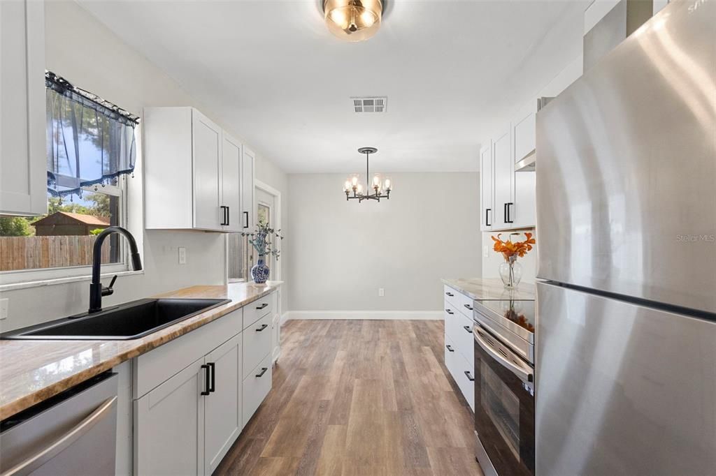 En Venta: $359,000 (2 camas, 1 baños, 899 Pies cuadrados)