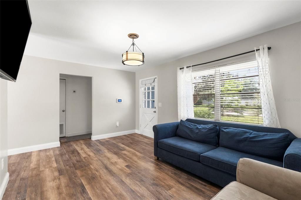 En Venta: $359,000 (2 camas, 1 baños, 899 Pies cuadrados)