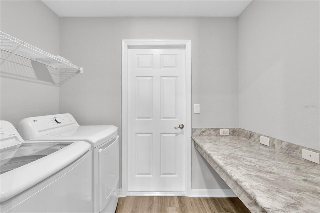 В аренду: $2,450 (4 спален, 2 ванн, 2393 Квадратных фут)