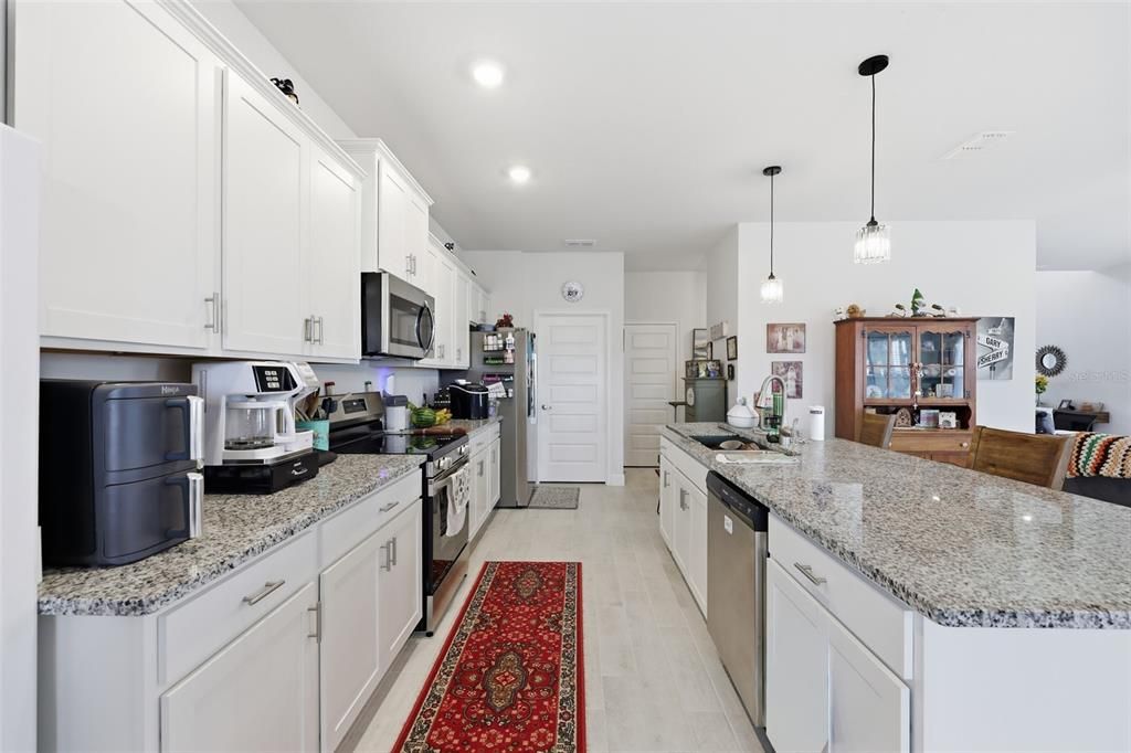 En Venta: $479,900 (4 camas, 2 baños, 2411 Pies cuadrados)
