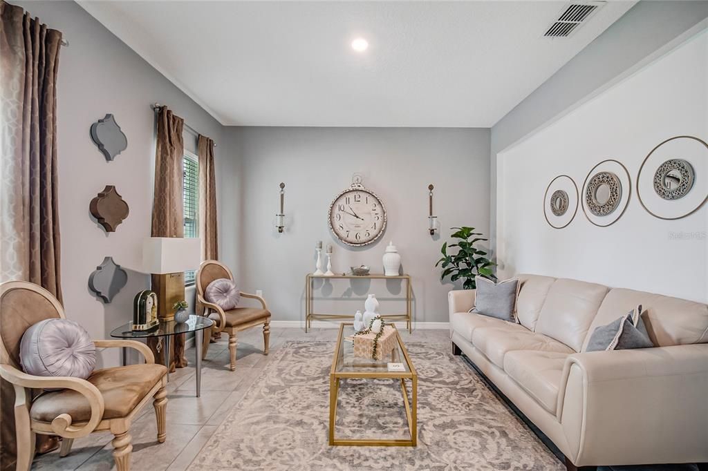 En Venta: $425,000 (4 camas, 3 baños, 2455 Pies cuadrados)