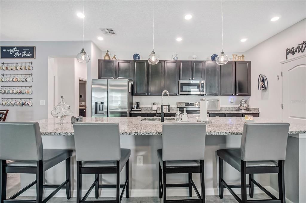 En Venta: $425,000 (4 camas, 3 baños, 2455 Pies cuadrados)