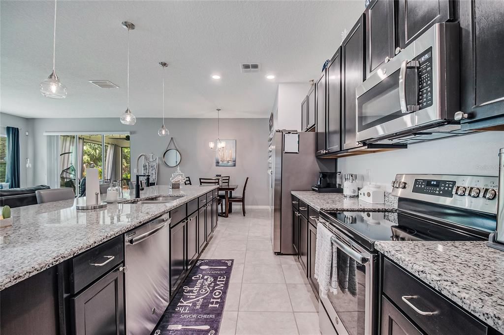 En Venta: $425,000 (4 camas, 3 baños, 2455 Pies cuadrados)
