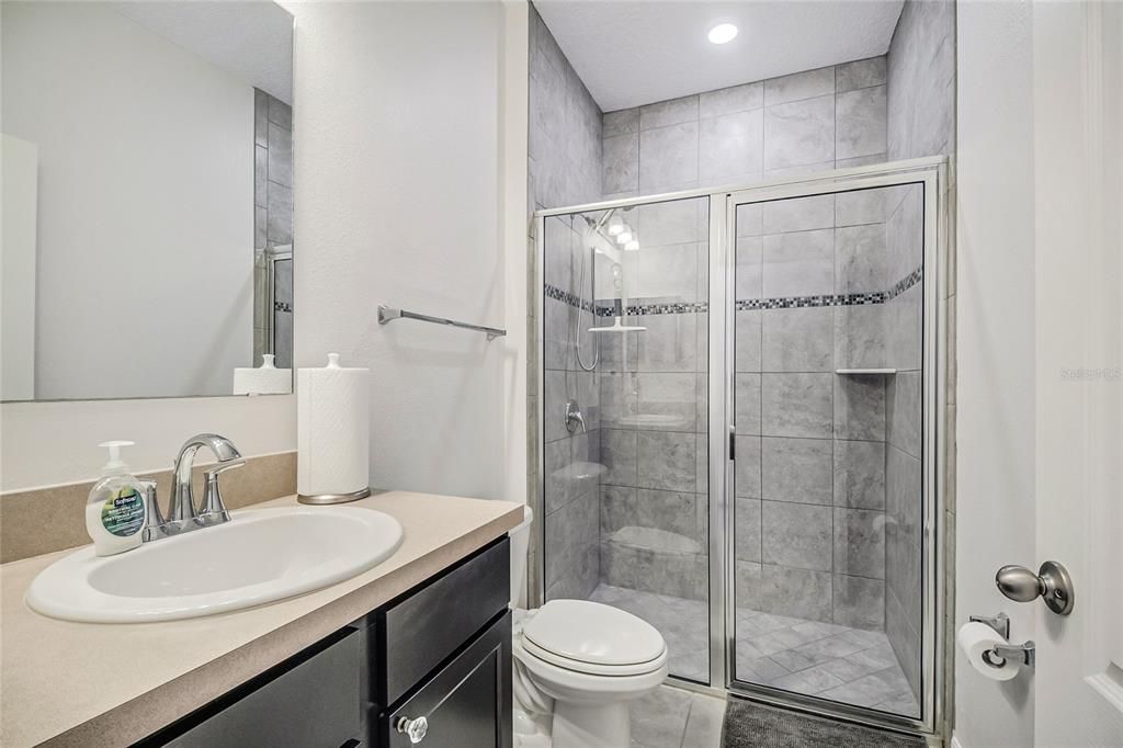 En Venta: $425,000 (4 camas, 3 baños, 2455 Pies cuadrados)
