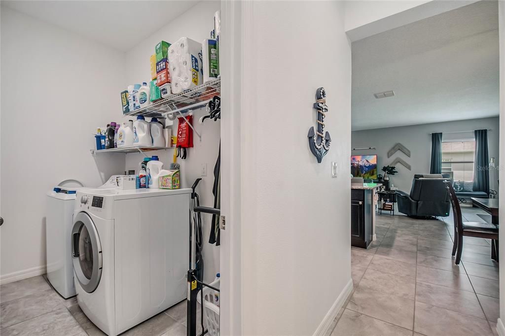 En Venta: $425,000 (4 camas, 3 baños, 2455 Pies cuadrados)