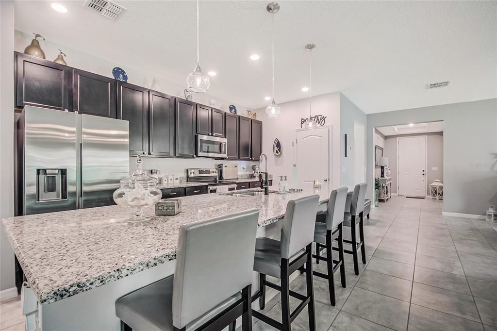En Venta: $425,000 (4 camas, 3 baños, 2455 Pies cuadrados)
