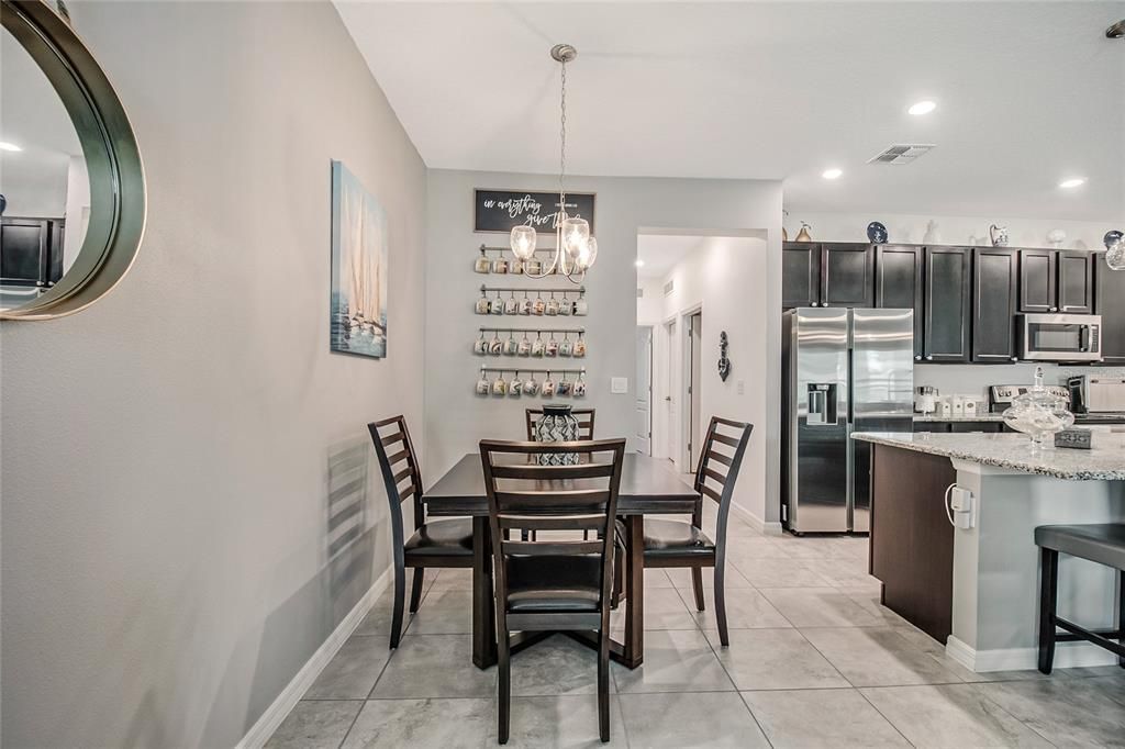En Venta: $425,000 (4 camas, 3 baños, 2455 Pies cuadrados)