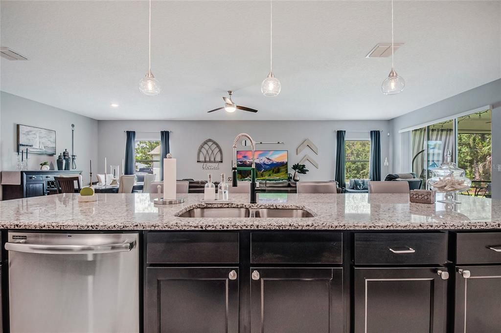 En Venta: $425,000 (4 camas, 3 baños, 2455 Pies cuadrados)