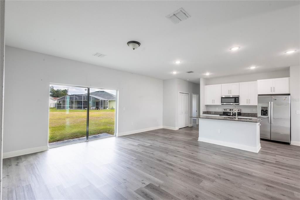 For Sale: $314,900 (4 beds, 2 baths, 2004 Square Feet)