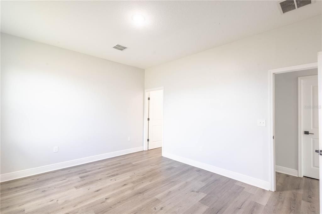 For Sale: $314,900 (4 beds, 2 baths, 2004 Square Feet)
