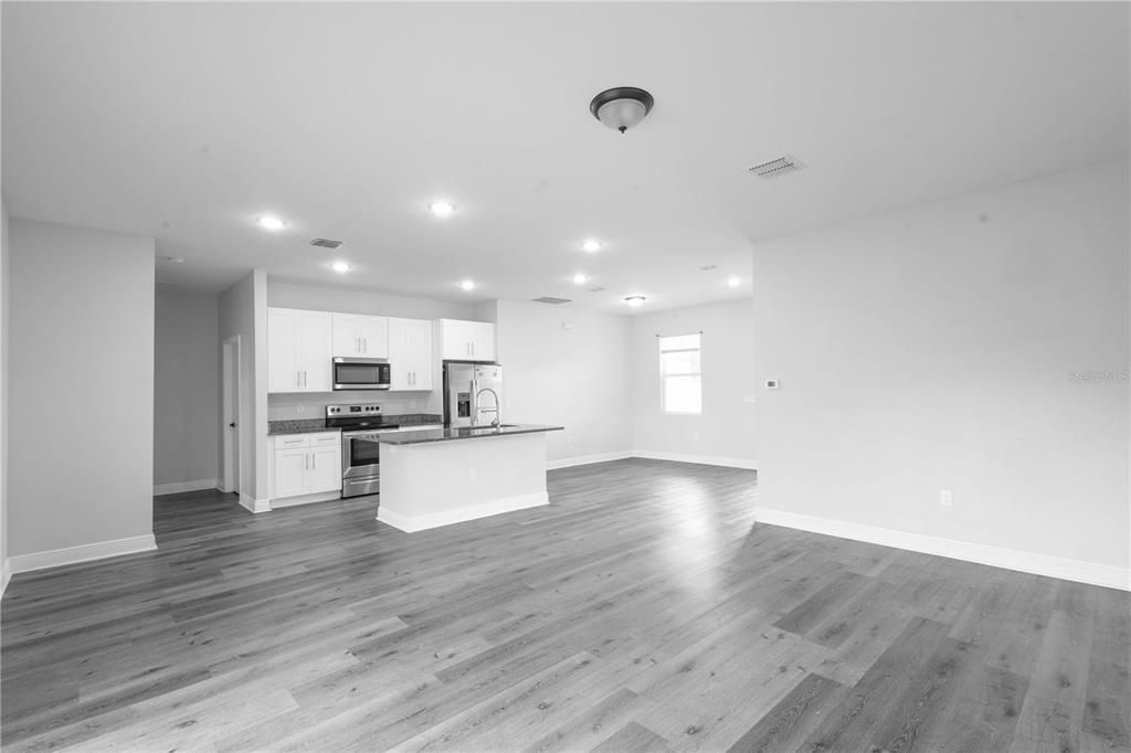For Sale: $314,900 (4 beds, 2 baths, 2004 Square Feet)