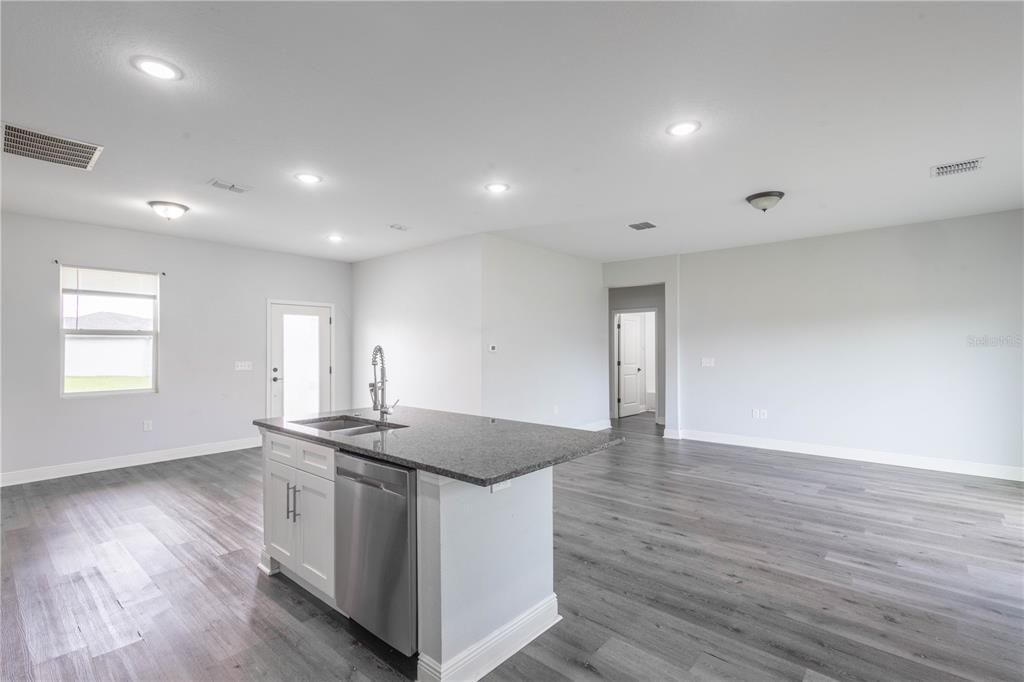 For Sale: $314,900 (4 beds, 2 baths, 2004 Square Feet)