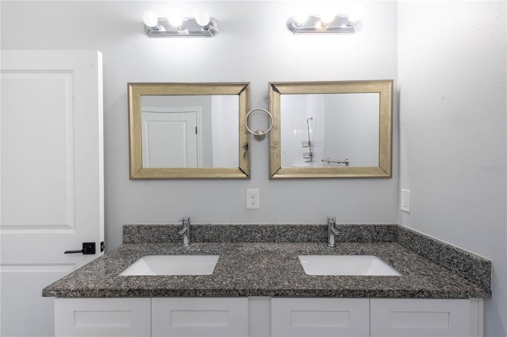 For Sale: $314,900 (4 beds, 2 baths, 2004 Square Feet)