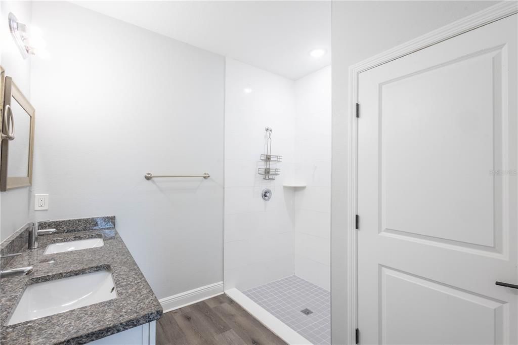 For Sale: $314,900 (4 beds, 2 baths, 2004 Square Feet)