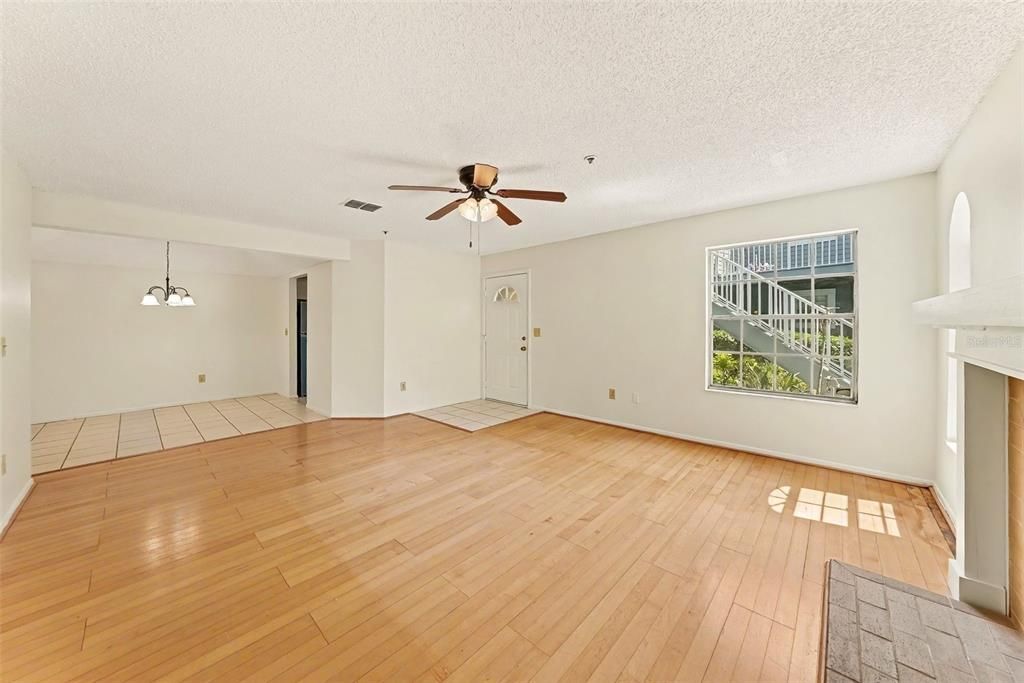 На продажу: $185,000 (3 спален, 2 ванн, 1196 Квадратных фут)