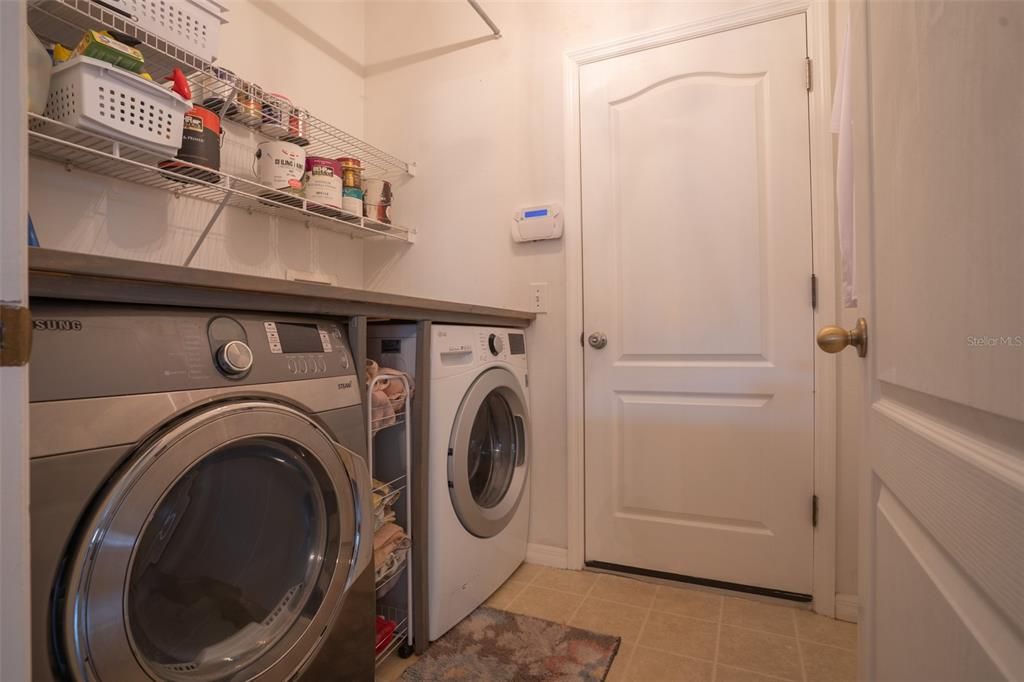 En Venta: $525,000 (4 camas, 2 baños, 2256 Pies cuadrados)