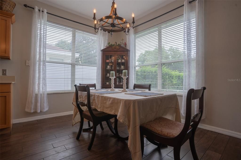 En Venta: $525,000 (4 camas, 2 baños, 2256 Pies cuadrados)