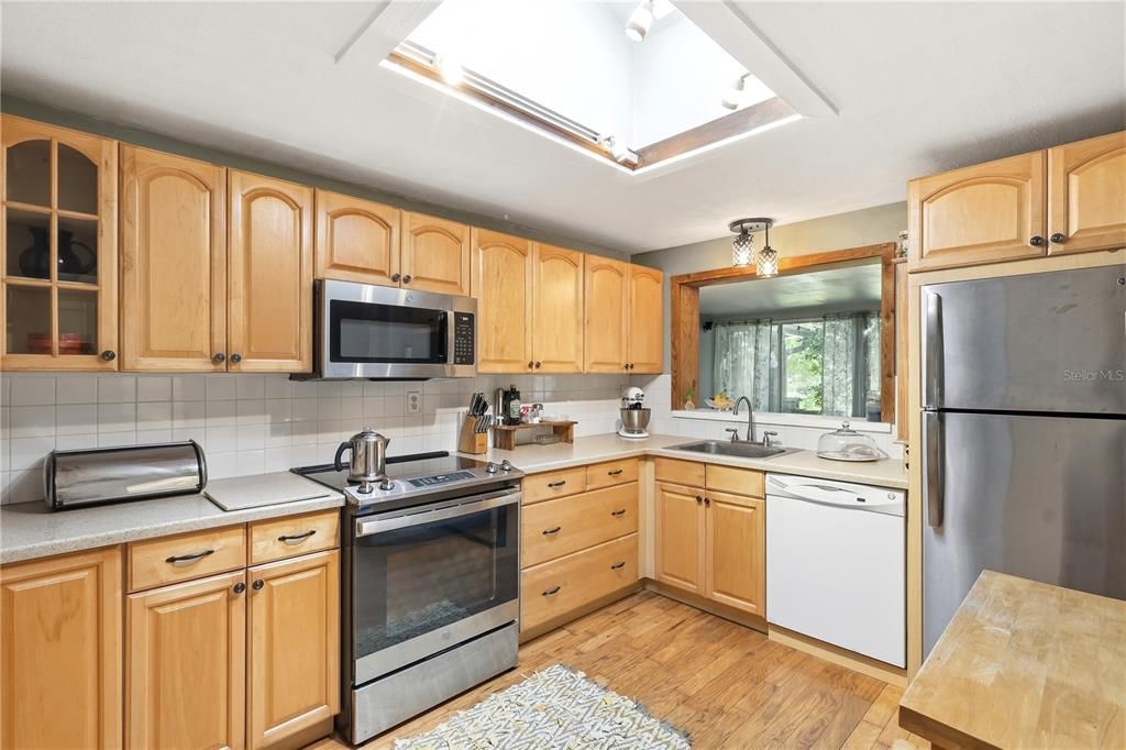 Activo con contrato: $309,900 (3 camas, 2 baños, 1824 Pies cuadrados)