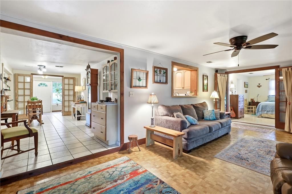 Activo con contrato: $309,900 (3 camas, 2 baños, 1824 Pies cuadrados)