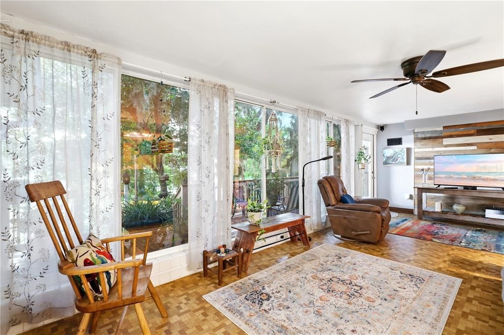 Activo con contrato: $309,900 (3 camas, 2 baños, 1824 Pies cuadrados)