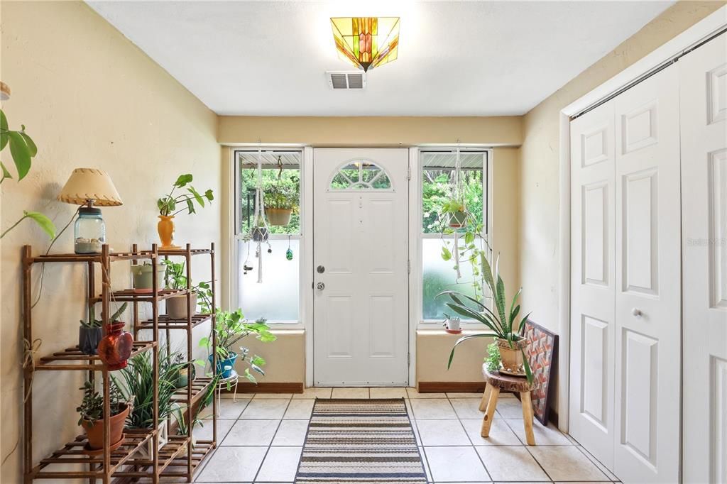 Activo con contrato: $309,900 (3 camas, 2 baños, 1824 Pies cuadrados)