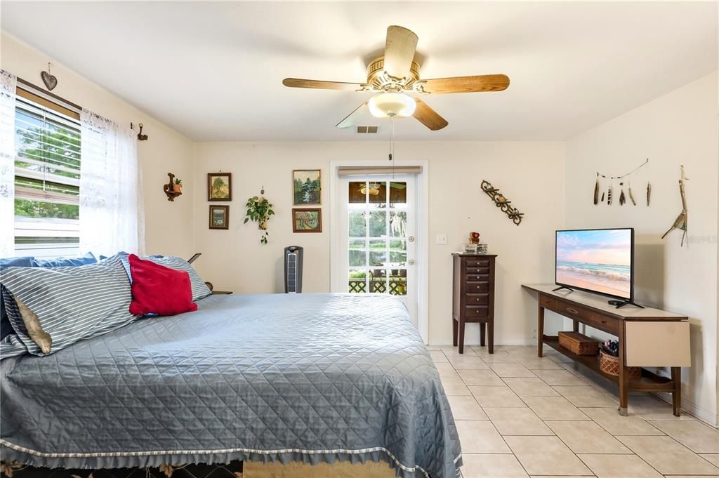 Activo con contrato: $309,900 (3 camas, 2 baños, 1824 Pies cuadrados)