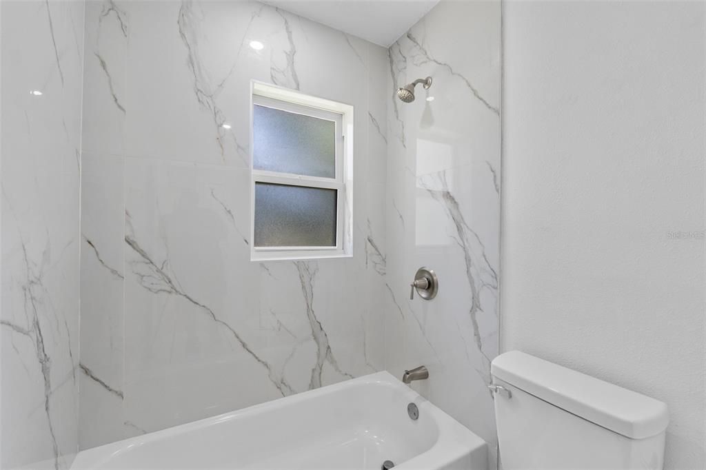 На продажу: $269,900 (3 спален, 1 ванн, 1400 Квадратных фут)