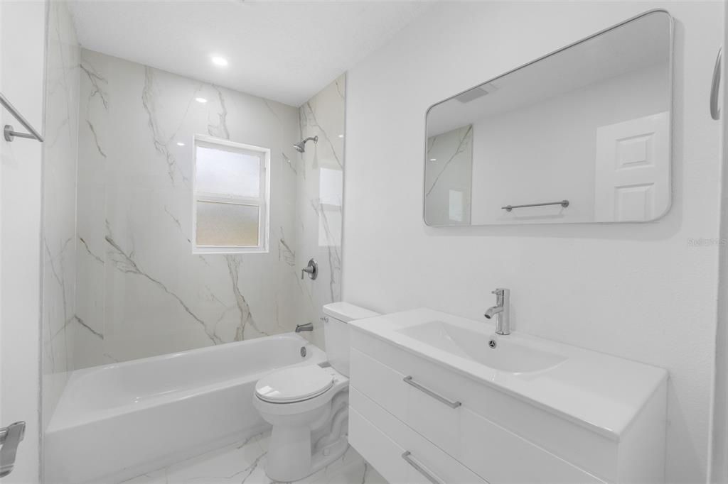 На продажу: $269,900 (3 спален, 1 ванн, 1400 Квадратных фут)