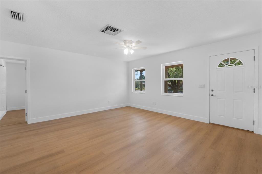 На продажу: $269,900 (3 спален, 1 ванн, 1400 Квадратных фут)