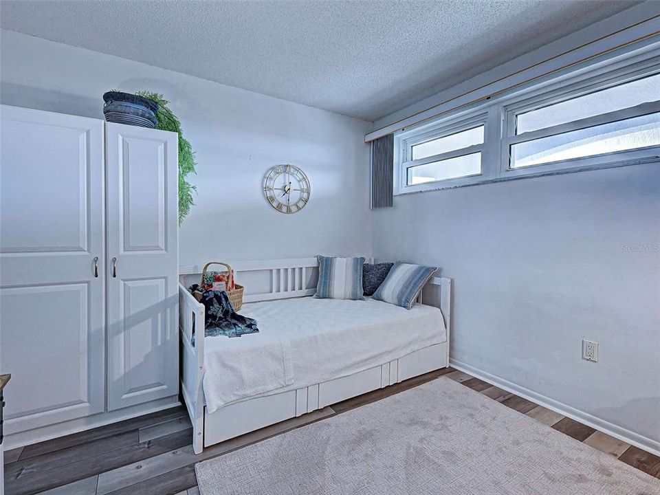 For Sale: $539,000 (2 beds, 2 baths, 912 Square Feet)
