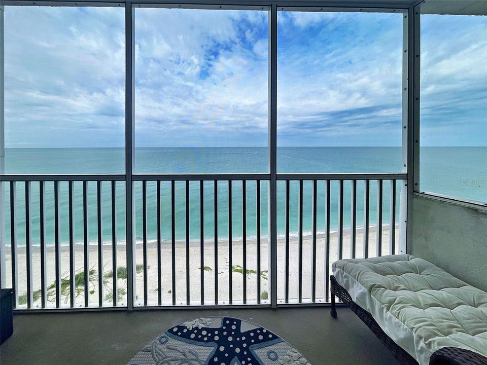 For Sale: $539,000 (2 beds, 2 baths, 912 Square Feet)