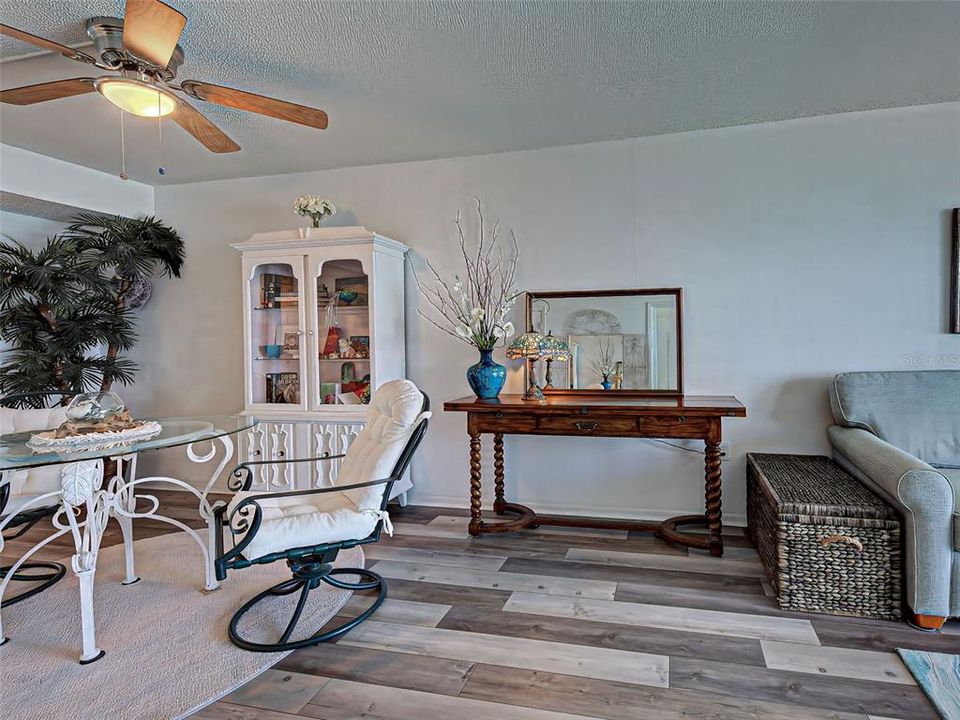 For Sale: $539,000 (2 beds, 2 baths, 912 Square Feet)