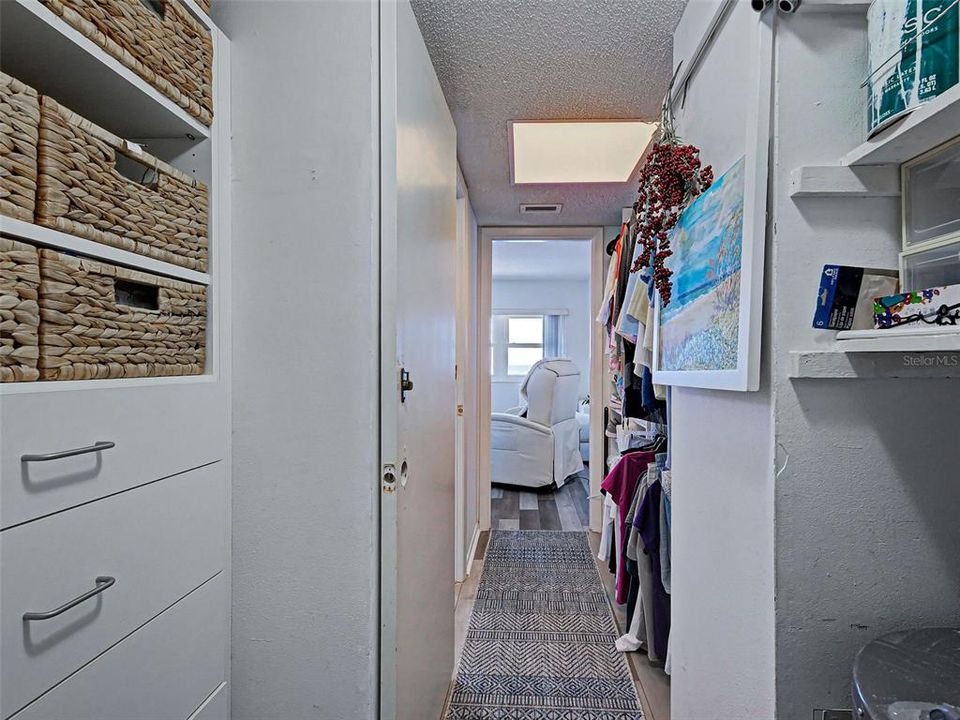 For Sale: $539,000 (2 beds, 2 baths, 912 Square Feet)