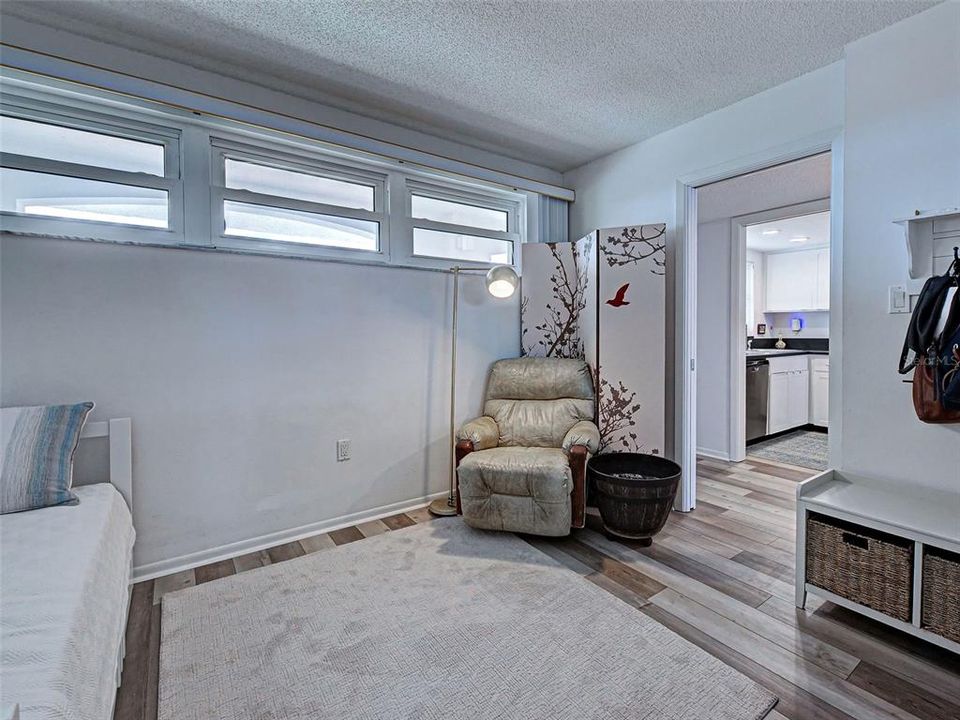 For Sale: $539,000 (2 beds, 2 baths, 912 Square Feet)