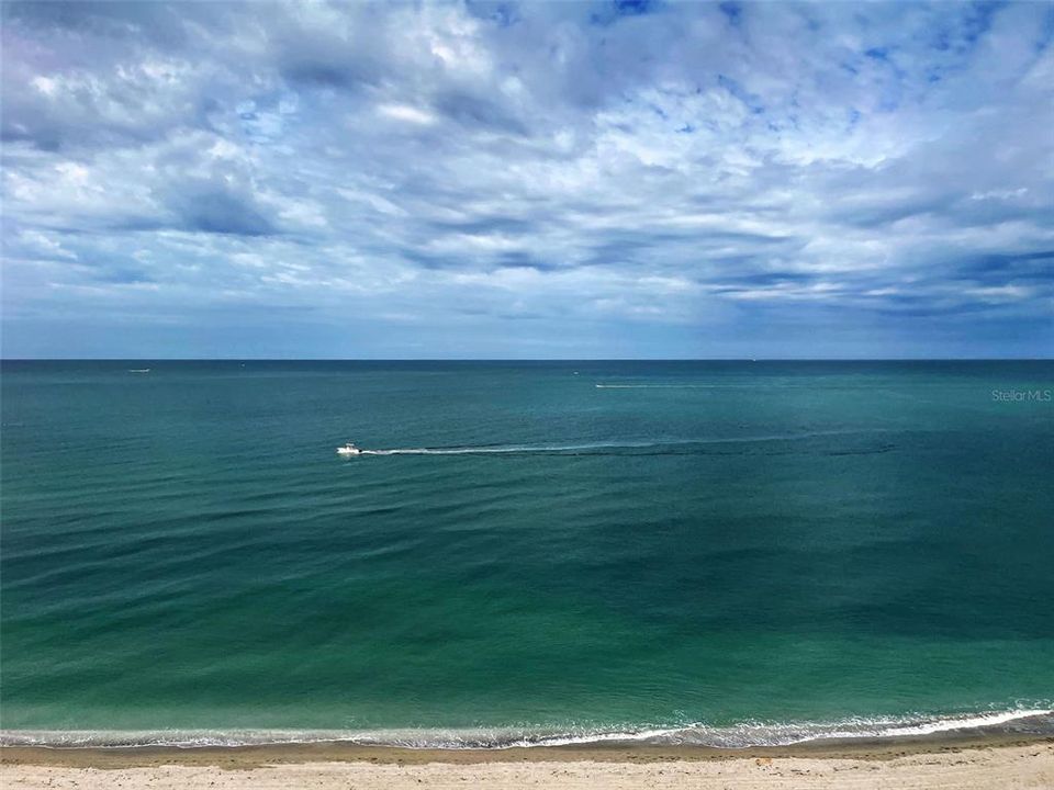 For Sale: $539,000 (2 beds, 2 baths, 912 Square Feet)