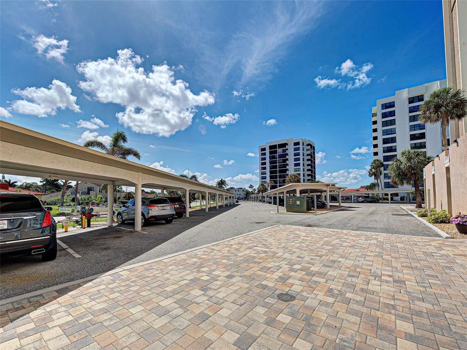 For Sale: $539,000 (2 beds, 2 baths, 912 Square Feet)