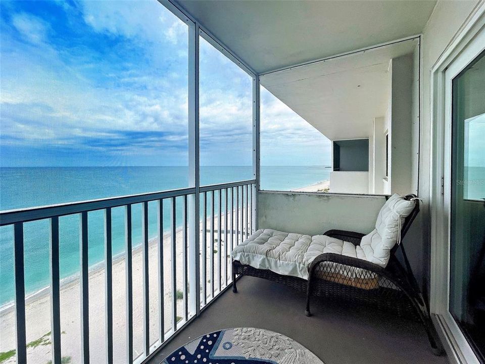 For Sale: $539,000 (2 beds, 2 baths, 912 Square Feet)
