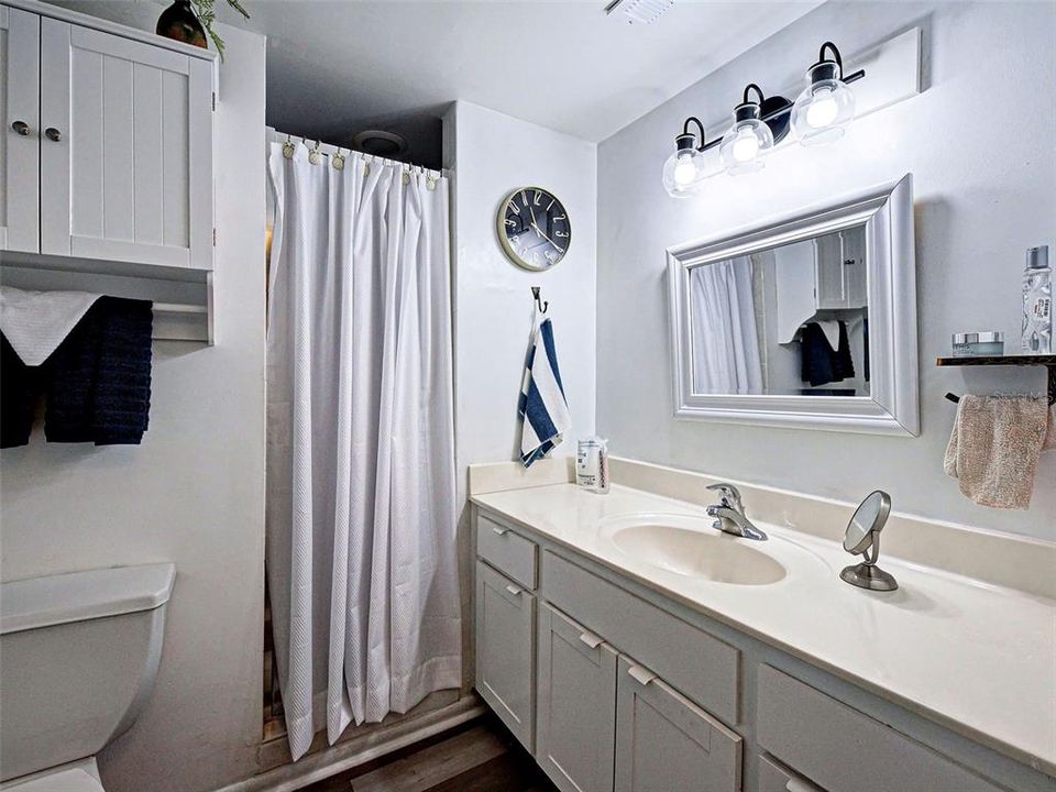 For Sale: $539,000 (2 beds, 2 baths, 912 Square Feet)