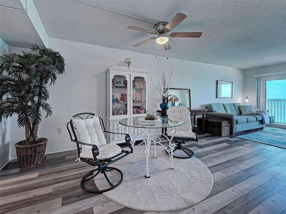 For Sale: $539,000 (2 beds, 2 baths, 912 Square Feet)
