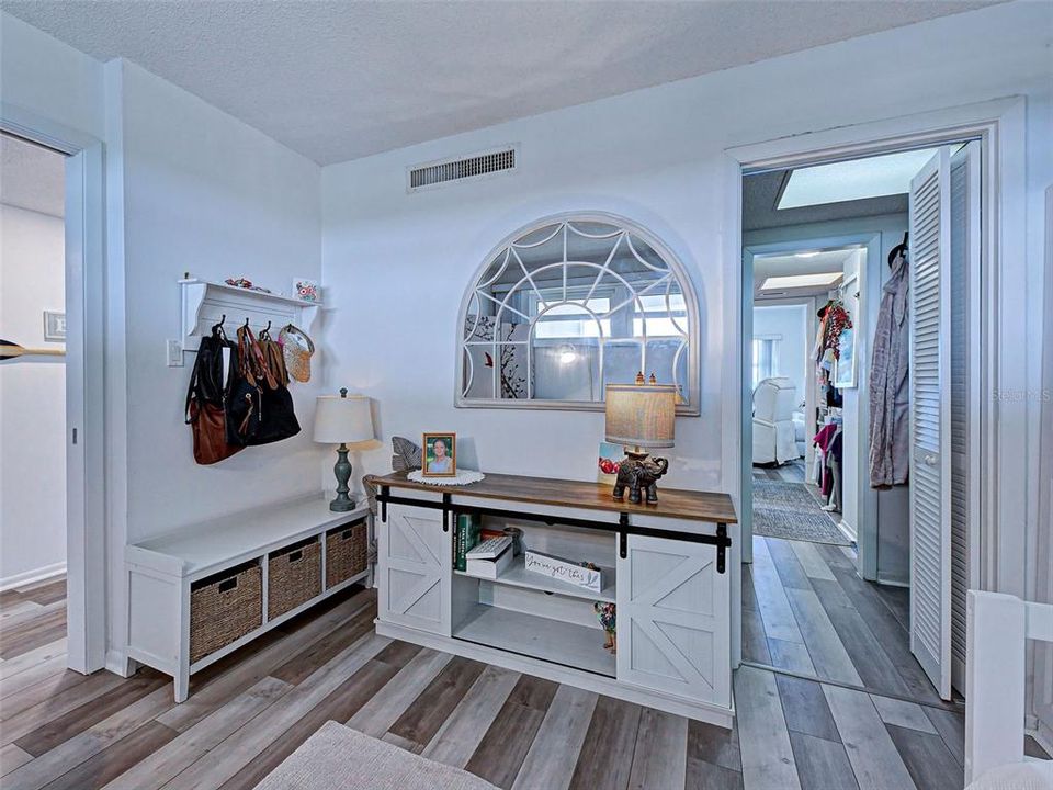 For Sale: $539,000 (2 beds, 2 baths, 912 Square Feet)