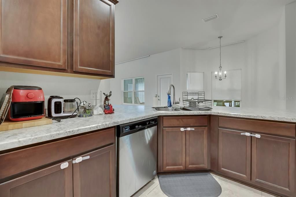 В аренду: $1,900 (4 спален, 3 ванн, 2300 Квадратных фут)